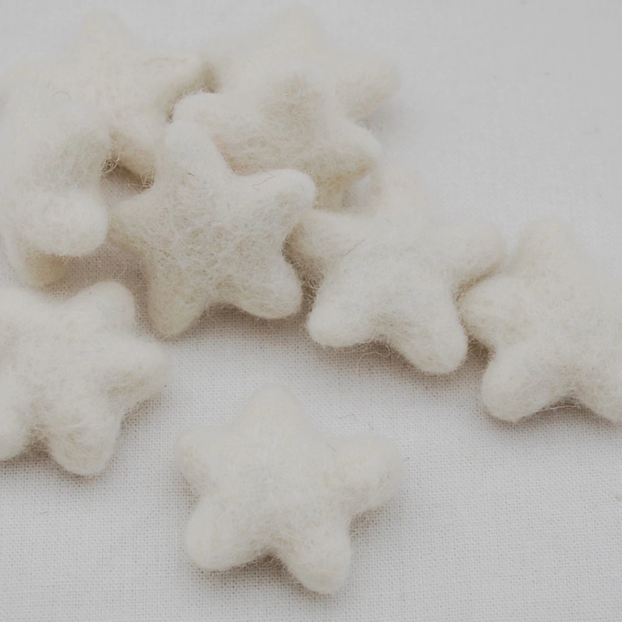 Handmade 100% Wool Star - 4-4.5cm - Ivory White