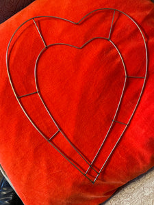 13" Wire Wreath Heart